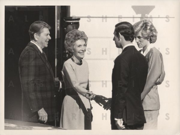 1st Families Ronald & Nancy Reagan greet Princess Di & Prince Charles 1985 Original Photo 