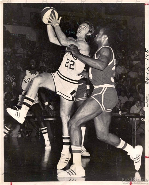 ABA Basketball Spurs vs. Memphis Tams George Karl vs Lee Davis Original Type I Photo