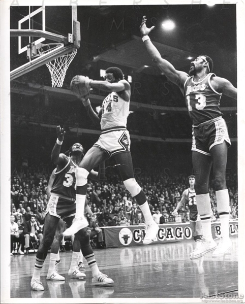 Wilt Chamberlain 1972 Lakers vs. Chicago Bulls Original Type I photo PSA/DNA