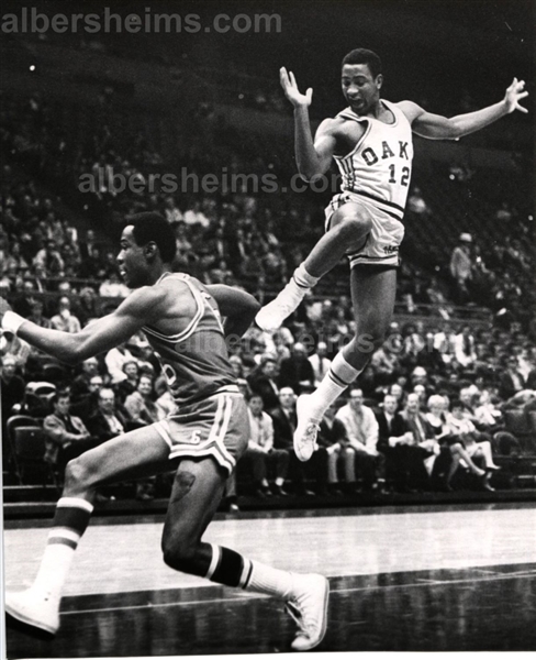 ABA Basketball Oakland Henry Logan vs Spider Bennett Chaps Original photo