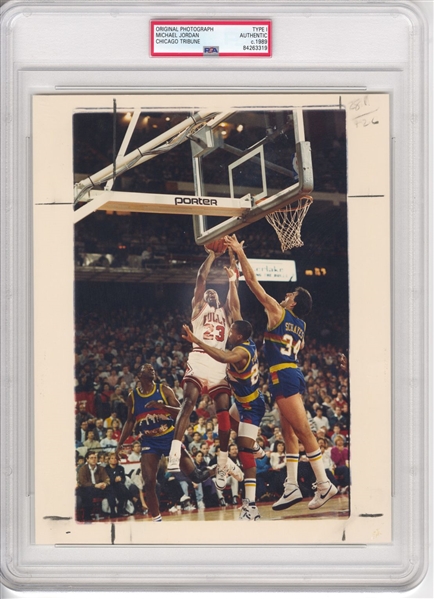 1989 Michael Jordan Dominates Denver’s Danny Schayes Original Type 1 Photo PSA/DNA