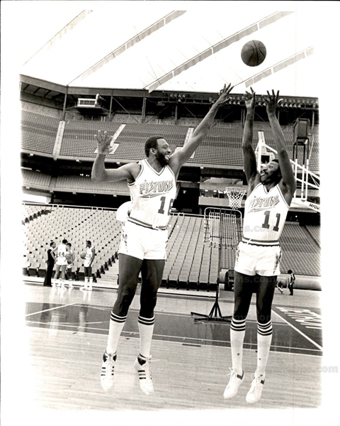 Bob Lanier & Bob McAdoo Detroit Pistons 1980 Original TYPE 1 Photo 