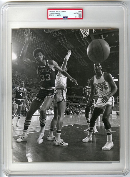 1970-71 Lew Alcindor 2nd Year Milwaukee Bucks vs Buffalo Braves Original TYPE 1 Photo PSA/DNA