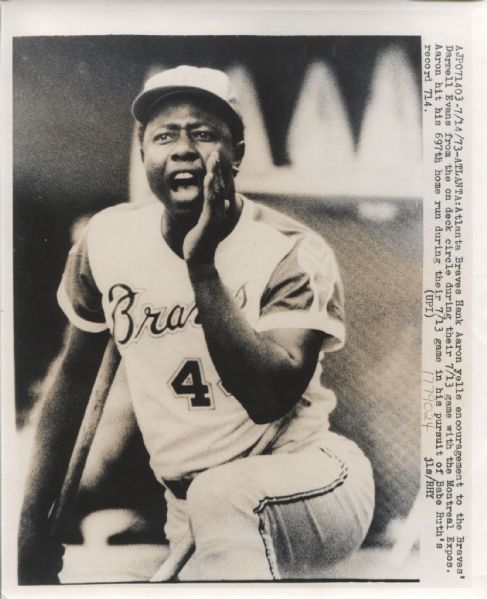 Hank Aaron Home Run 697 original UPI photo 