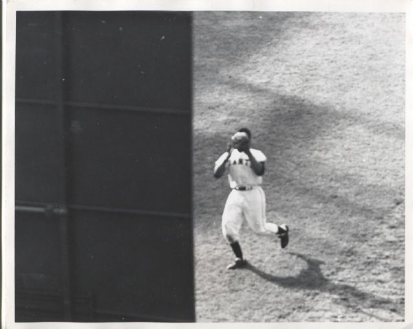 Willie Mays 1954 World Series – THE CATCH  - Iconic Uncommon Shot!!!!