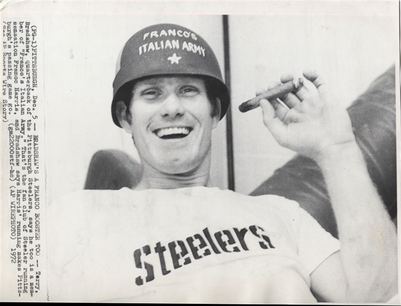 Terry Bradshaw wearing his Franco’s Italian Army Hat - Steelers 1972 AP Press Photo
