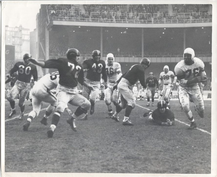 Marion Motley Circa 1948 Evades the Opposition – MUST SEE