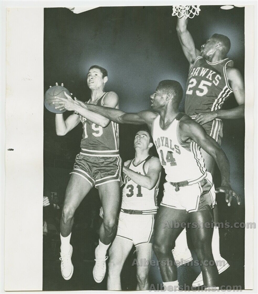Oscar Robertson & Jack Twyman Cincinnati Royals Dominate St. Louis Hawks Original 1962 Press Photo
