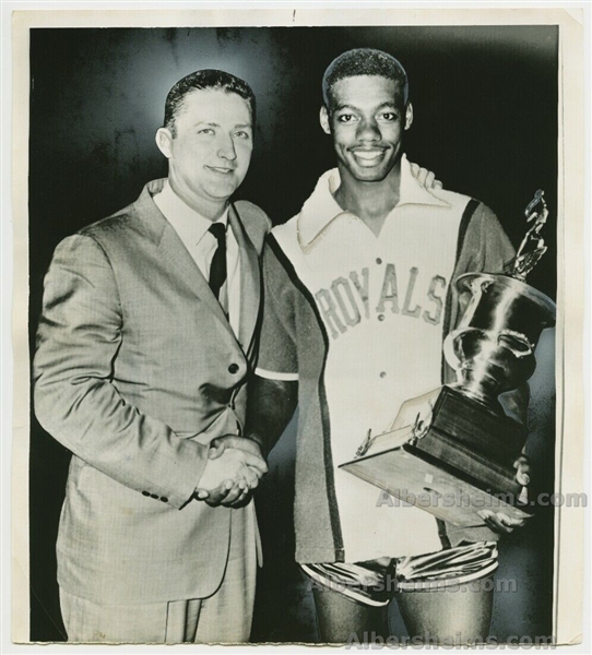 Oscar Robertson Wins NBA All-Star MVP Trophy During His Rookie Year Original 1961 Press photo