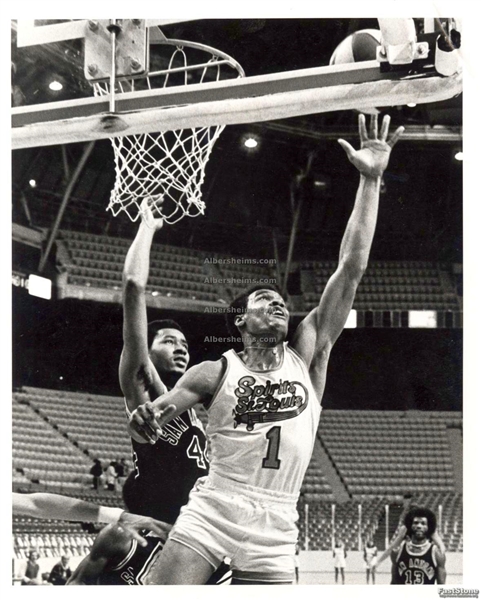 Spirits of St. Louis ABA basketball vs Spurs Ron Boone vs George Iceman Gervin Original TYPE 1 photo
