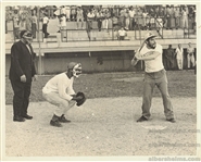 Che Guevara 1964 original TYPE 1 photo of Cuban Revolutionary playing Baseball 