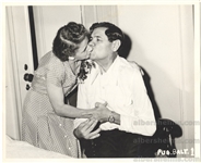 1948 Babe Ruth Kissing Daughter Julia Original TYPE 1 photo