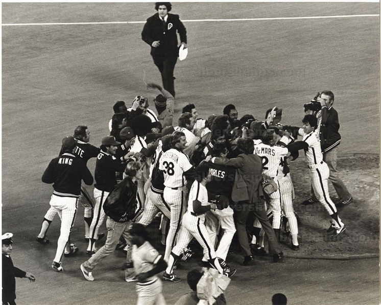 1980 Phillies Erupt in Celebration after Winning World Series Original TYPE 1 Photo 