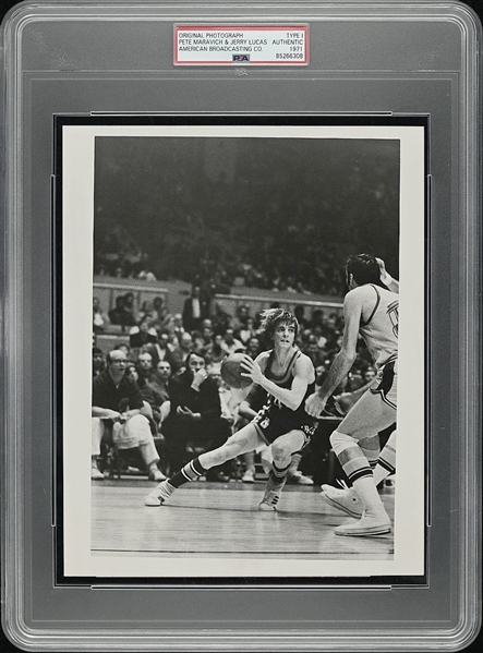 1971 Pistol Pete Maravich Atlanta Hawks vs fellow future HOFer Jerry Lucas Original TYPE I photo PSA/DNA