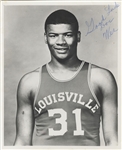 Wes Unseld Signed AUTO Louisville Team Issued Press 8x10 Photo D.2020 HOF Bullets 