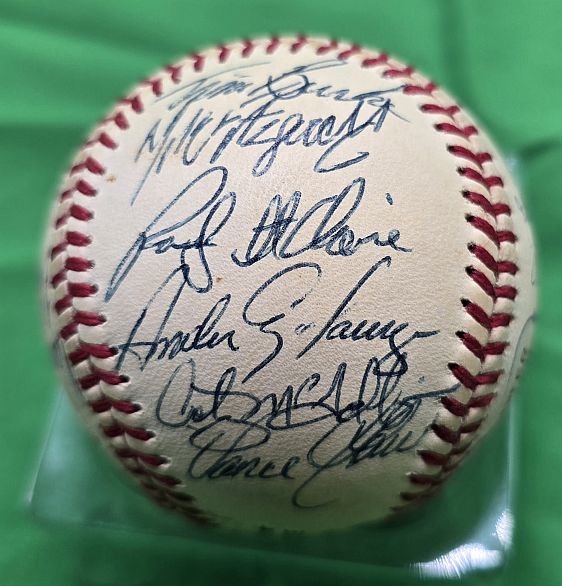 1986 Montreal Expos Team Signed AUTO NL  Baseball /w 21 sigs